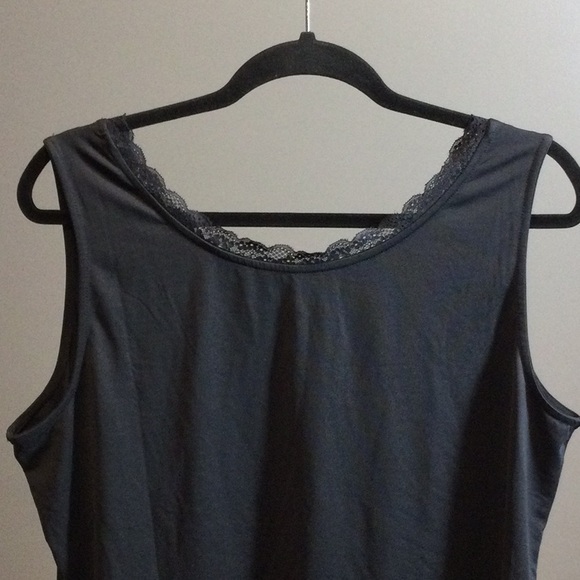 1X Susan Graver Smoothing Essentials black lace V-neck tank - Picture 6 of 14